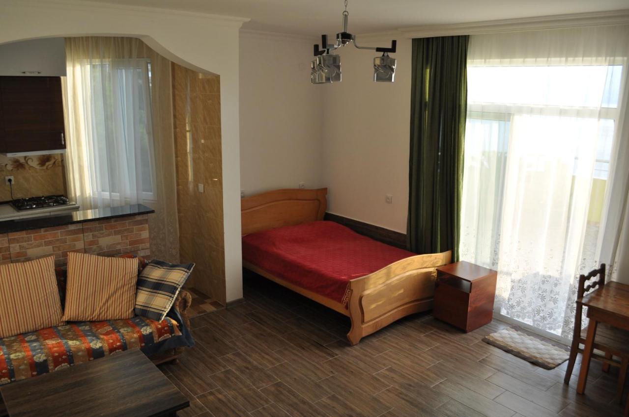 Akhmed Guest House Kvariati Exteriér fotografie