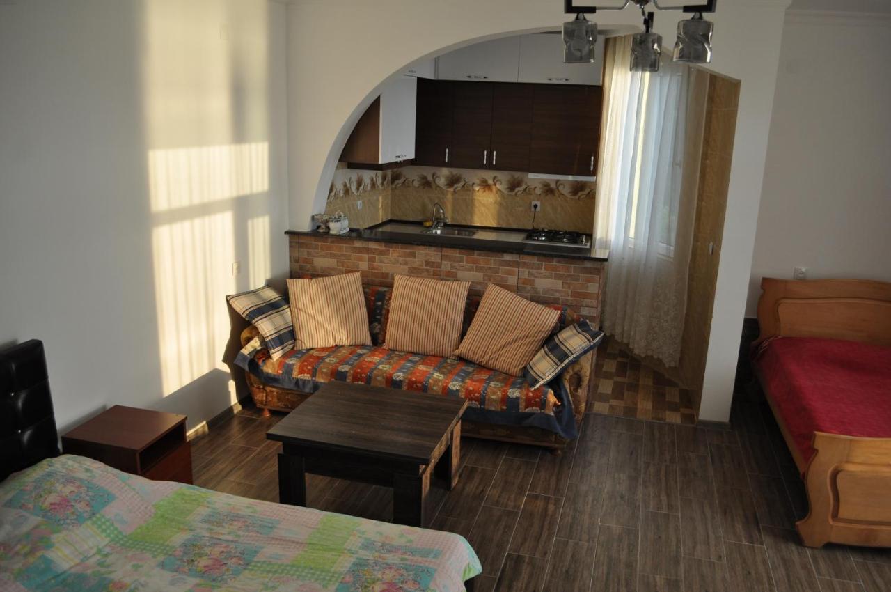 Akhmed Guest House Kvariati Exteriér fotografie